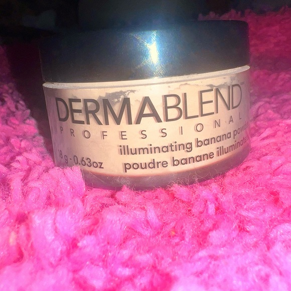 Dermablend Illuminating Banana Powder FULL SIZE 🍌✨ - Picture 2 of 7